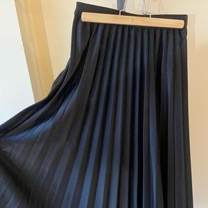 Black pleated skirt